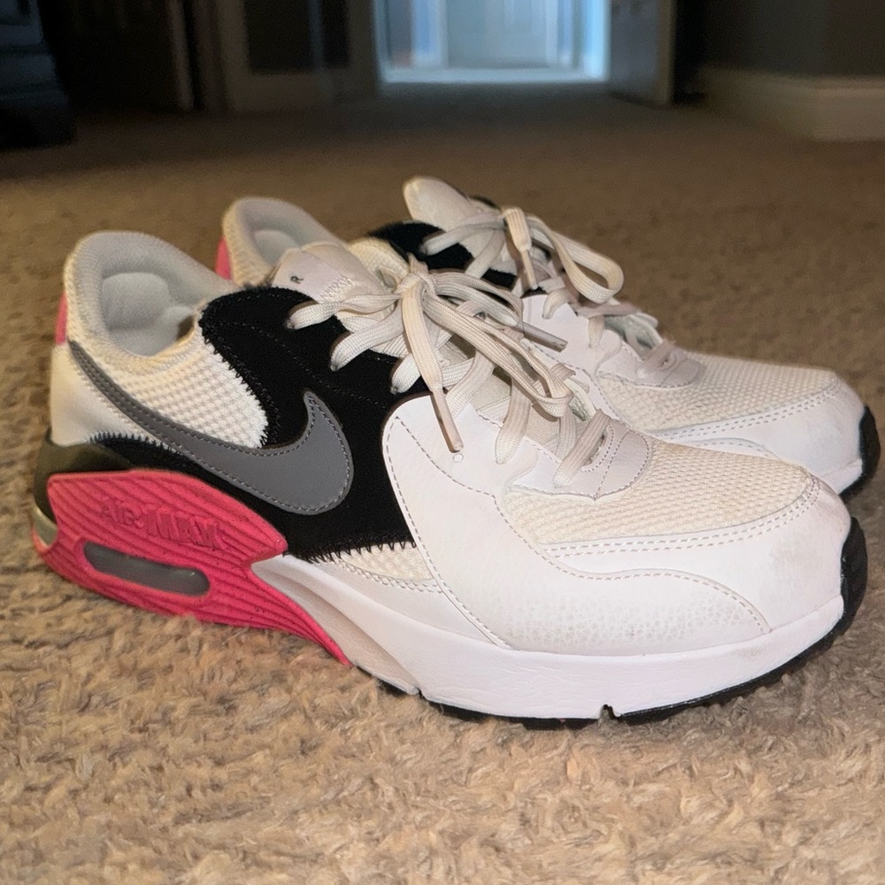 Like new pink and white Nike shoes
